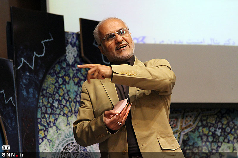 گزارش تصویری// سخنرانی استاد حسن عباسی در دانشگاه ایلام