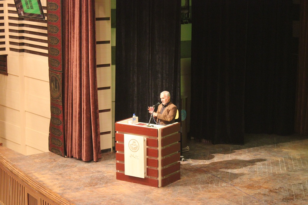 گزارش تصویری؛ سخنرانی استاد حسن عباسی با موضوع یک دانشگاه، دو پارادایم