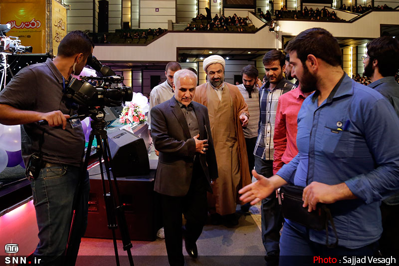 حضور استاد حسن عباسی در جشن دوسالگی طنز سیاسی اجتماعی دکتر سلام