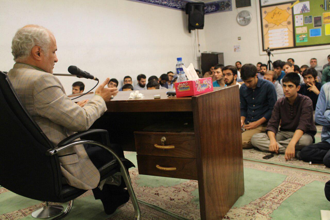 سخنرانی استاد حسن عباسی در کانون دانش پژوهان نخبه - نقش مجموعه های خودجوش فرهنگی در تحقق تمدن نوین اسلامی