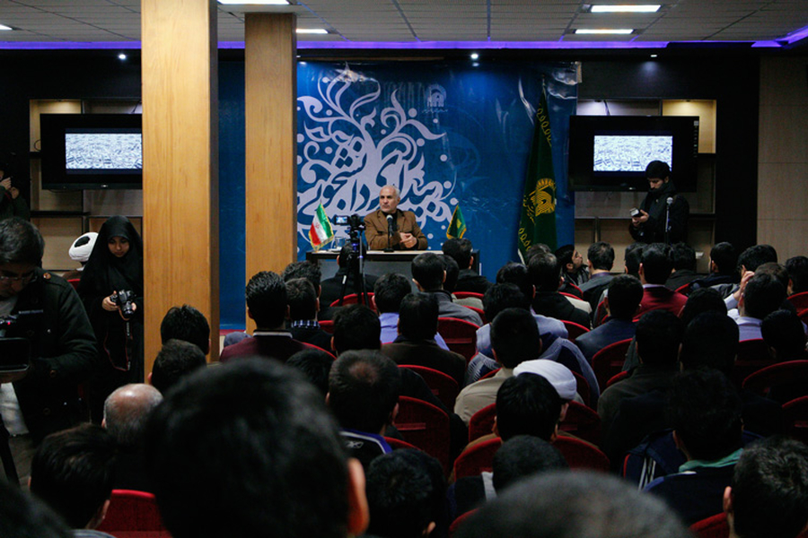 سخنرانی استاد حسن عباسی در موسسه جوانان آستان قدس رضوی - فروپاشی آمریکا