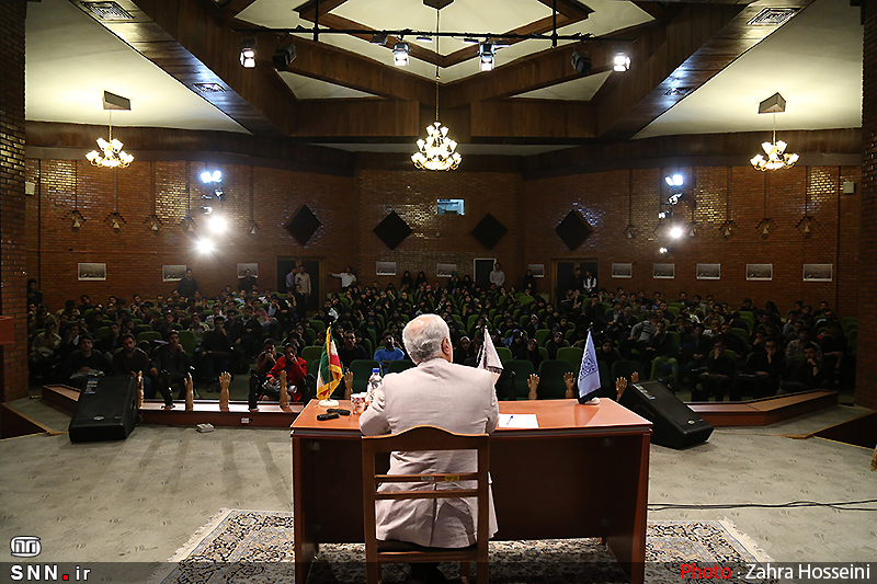 سخنرانی استاد حسن عباسی در دانشگاه شهید بهشتی - سقوط آزادی؛ سایه‌روشن‌های دکترین دموکراسی آمریکایی