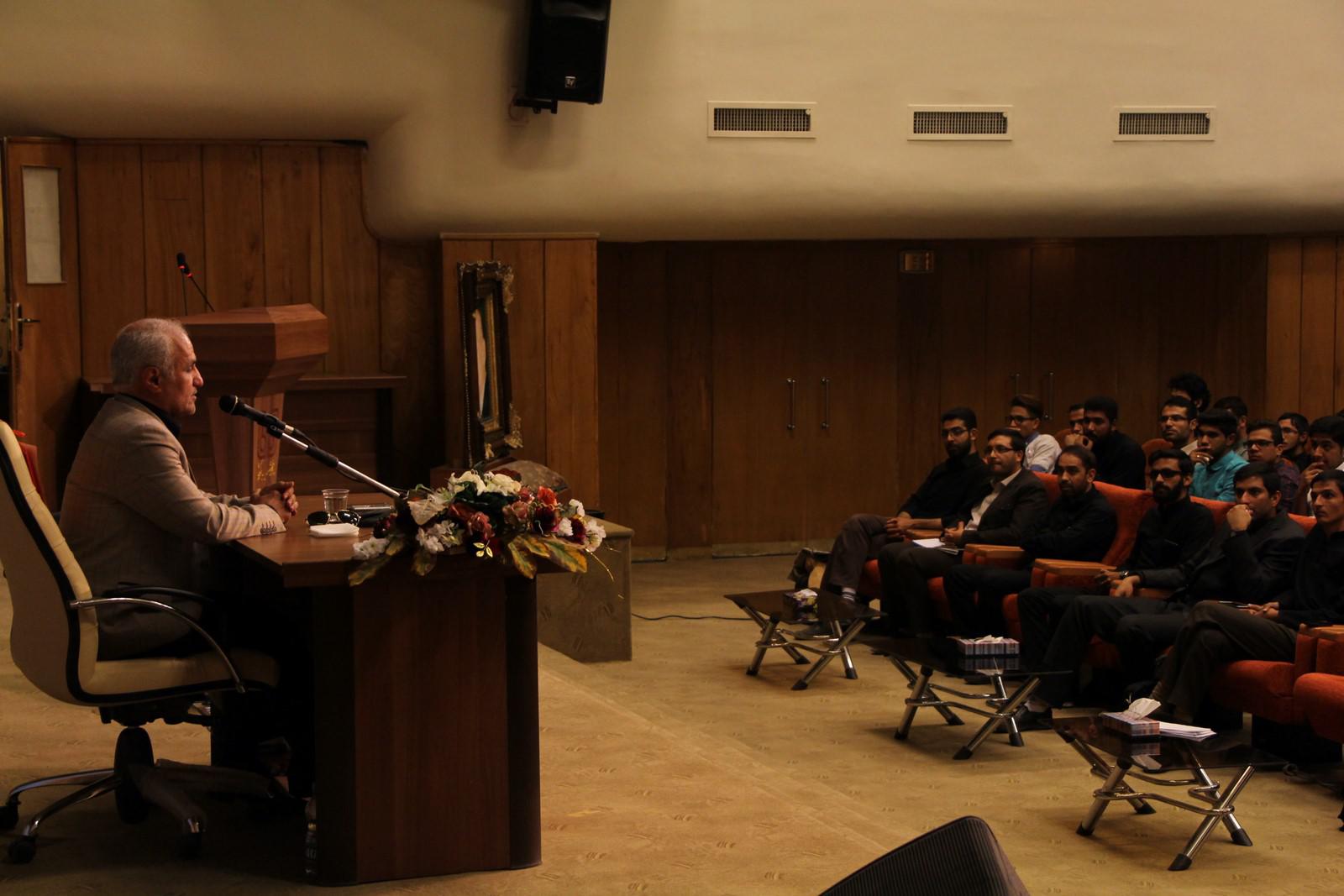 سخنرانی استاد حسن عباسی در دانشگاه شهید باهنر کرمان - جادوی مالی و پولی دشمن در گفتمان انقلاب اسلامی