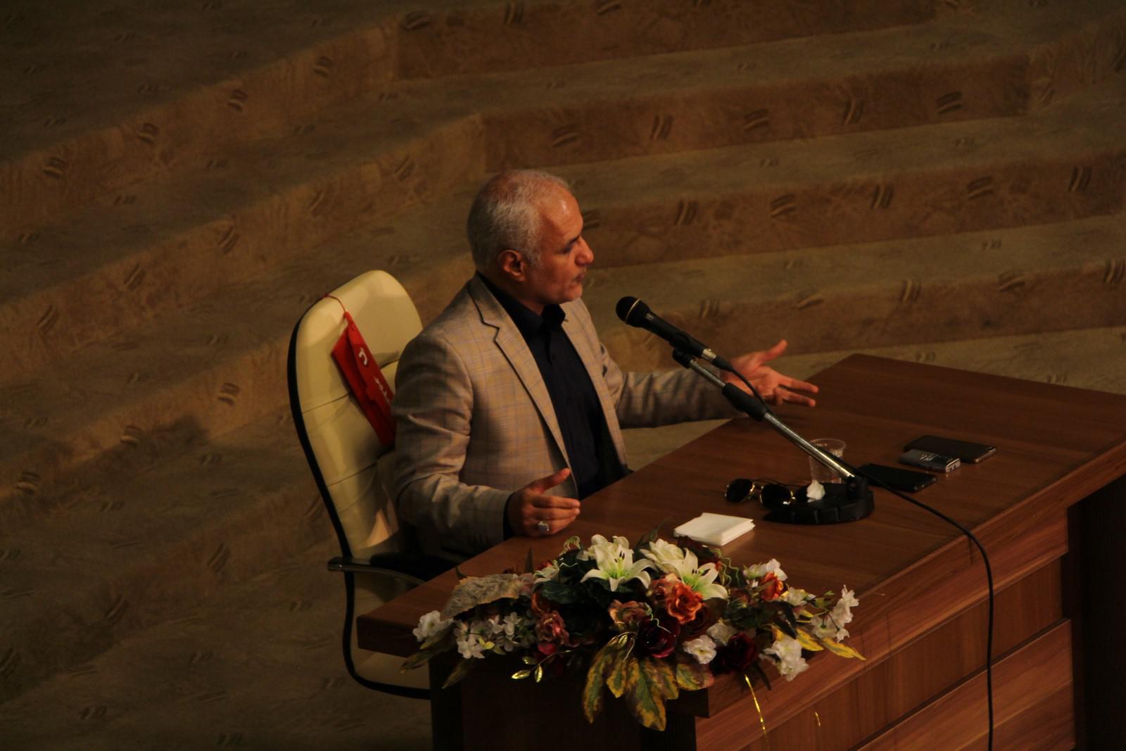 سخنرانی استاد حسن عباسی در دانشگاه شهید باهنر کرمان - جادوی مالی و پولی دشمن در گفتمان انقلاب اسلامی