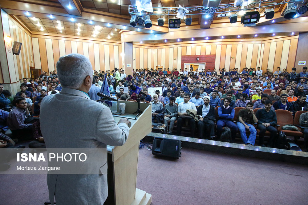 سخنرانی استاد حسن عباسی در دانشگاه صنعتی اصفهان - تقابل دو مکتب؛ نگاه به بیرون، نگاه به درون
