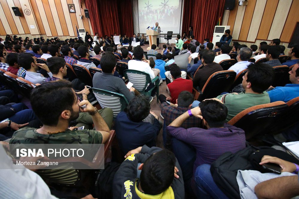 سخنرانی استاد حسن عباسی در دانشگاه صنعتی اصفهان - تقابل دو مکتب؛ نگاه به بیرون، نگاه به درون