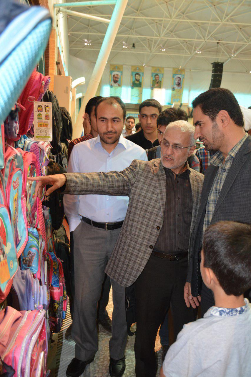 بازدید استاد حسن عباسی در از نمایشگاه ایران‌نوشت اصفهان